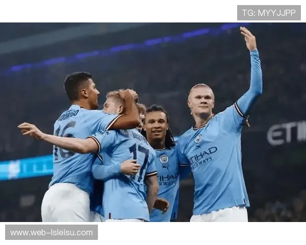 哈兰德五分钟梅开二度助曼城完胜埃弗顿稳步追赶榜首位置