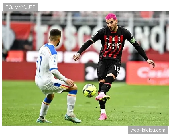 伤病报告：AC米兰中场核心莱奥因在压迫中腘绳肌轻微拉伤，将缺席下轮联赛